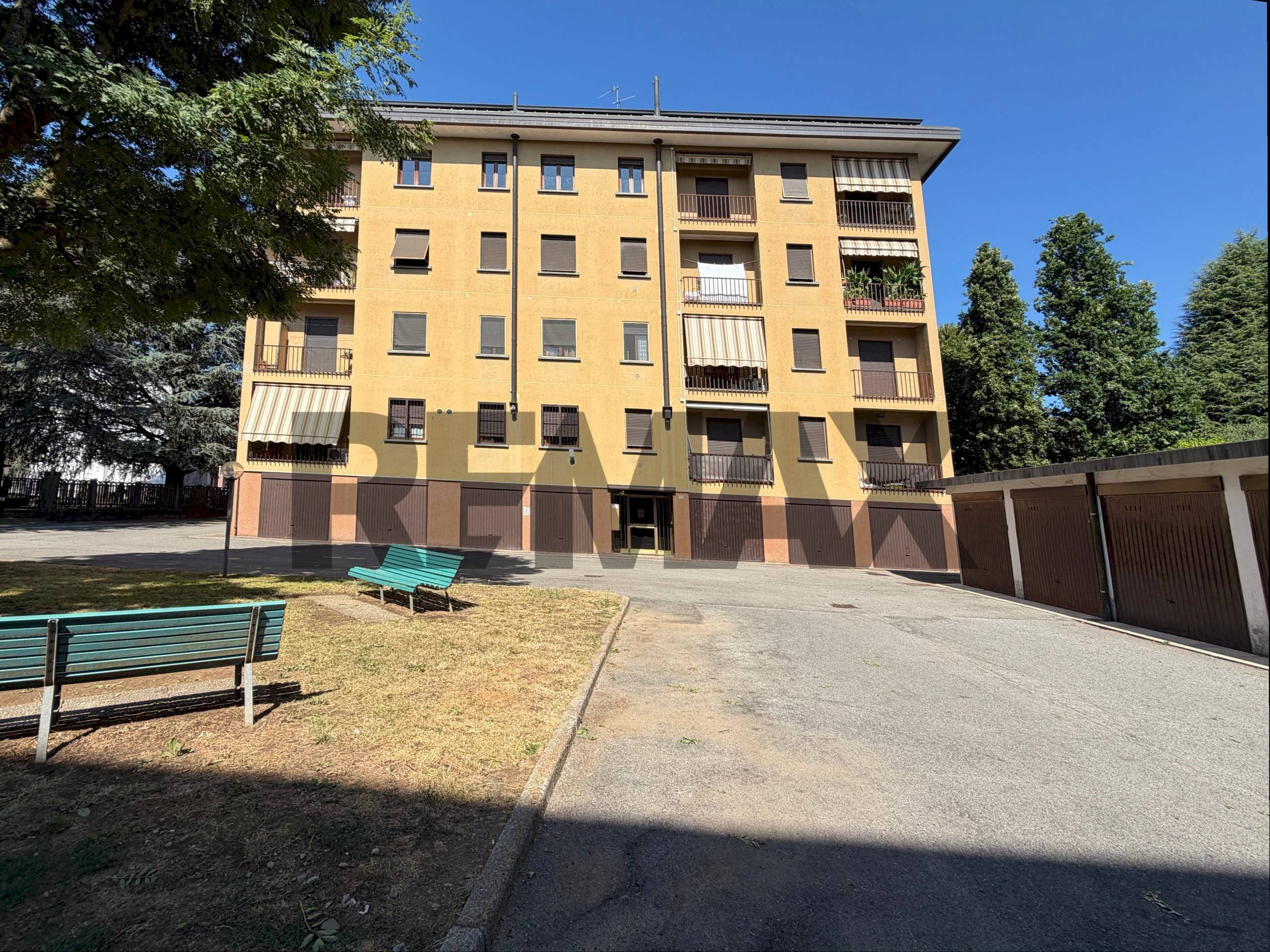 Edificio all\'aperto - Trilocale Via Eligio Brigatti
 
13, Ronco Briantino - foto 1