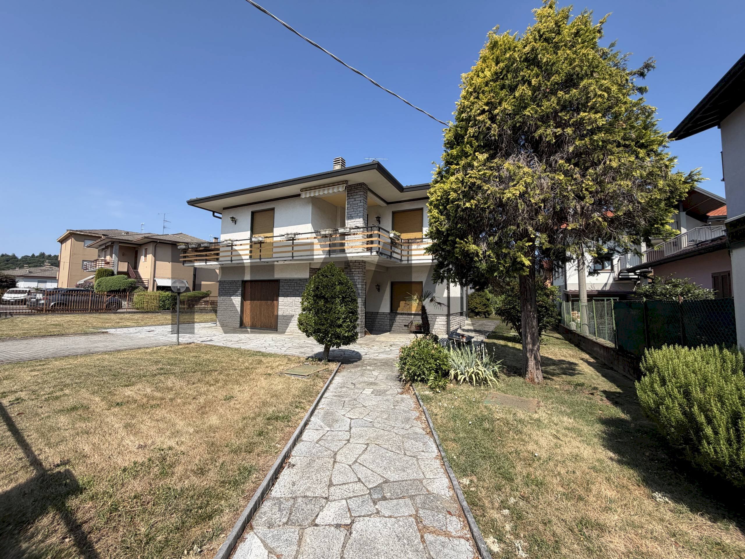 Casa all\'aperto - Semi-detached house via Tofane
 
5, Induno Olona - photo 1