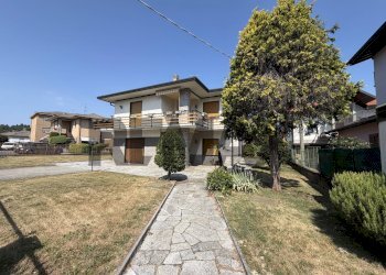 Casa all\'aperto - Semi-detached house via Tofane
 
5, Induno Olona - photo 1