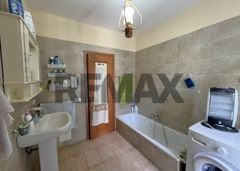 Bagno - Three-room apartment Traversa terza di via Pier Capponi
 
12, Giugliano in Campania - photo 9