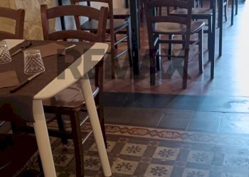 Sala da pranzo - Commercial Premises Via Giuseppe Garibaldi
 
245, Viagrande - photo 6