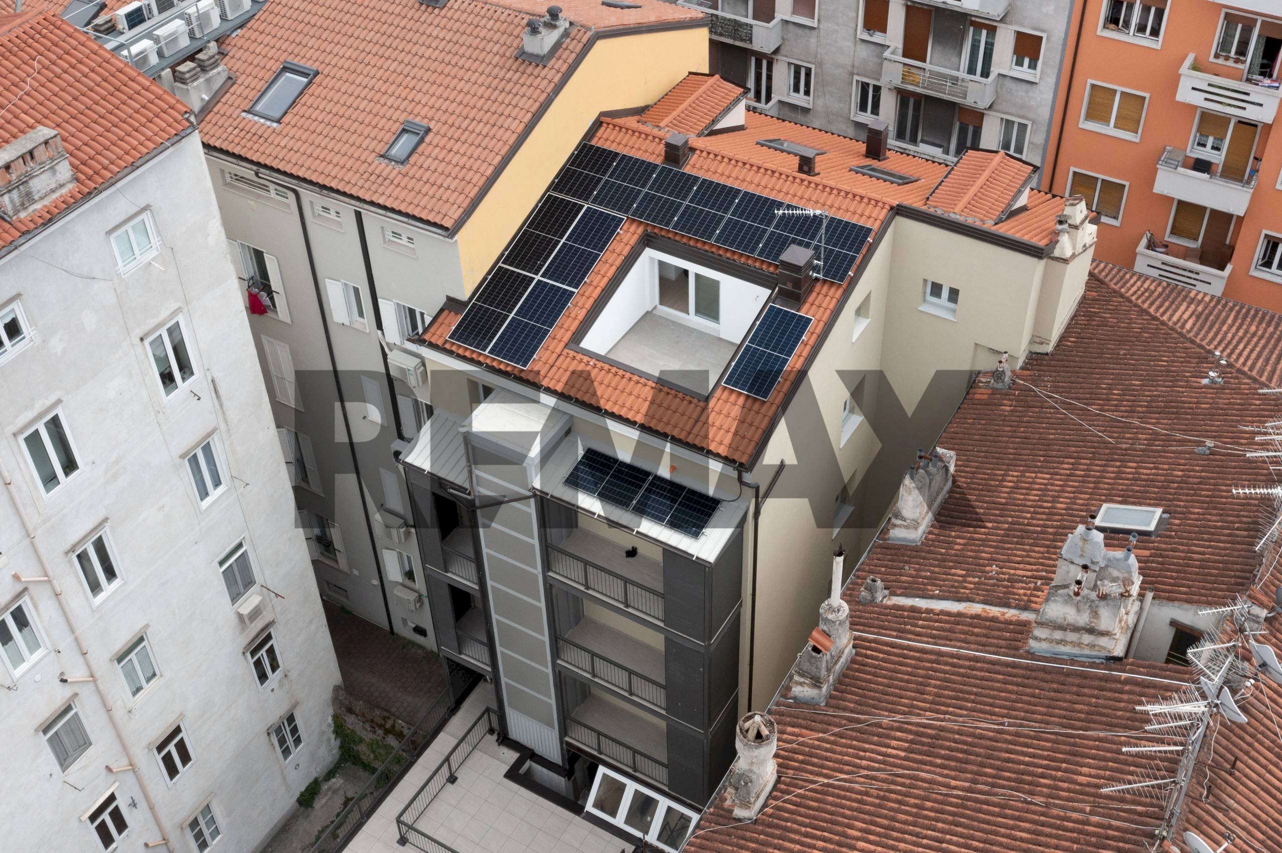 Edificio all\'aperto - Attico Via Ugo Foscolo
42, Trieste - foto 2