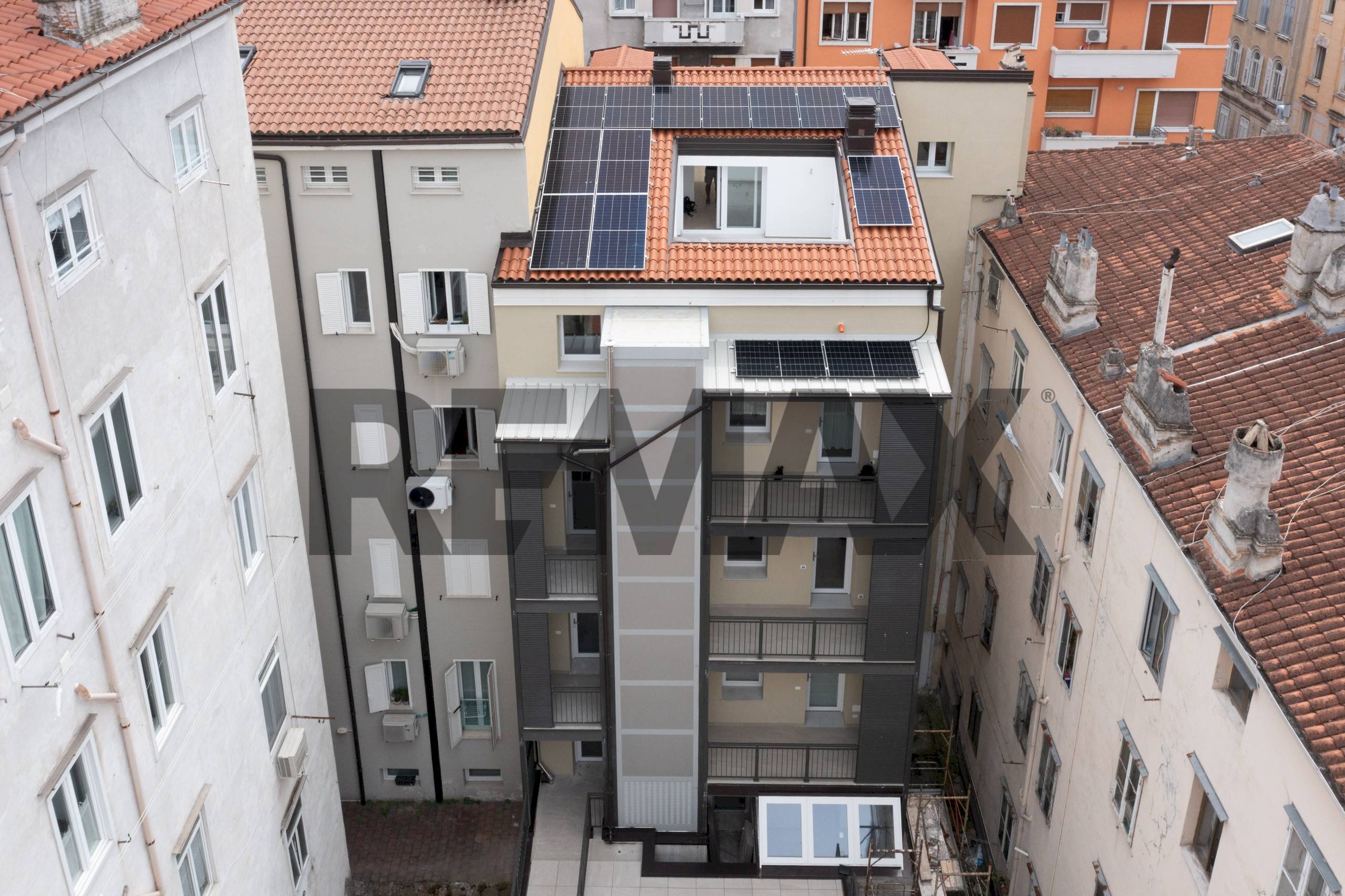 Edificio all\'aperto - Attico Via Ugo Foscolo
42, Trieste - foto 3