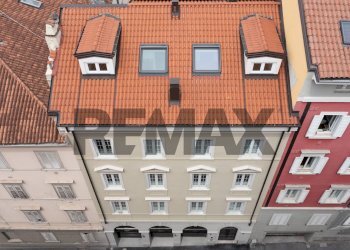 Edificio all\'aperto - Attico Via Ugo Foscolo
 
42, Trieste - foto 1