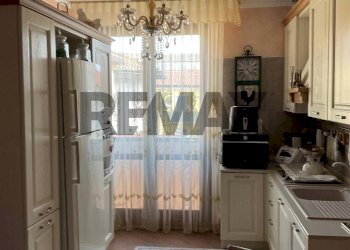Cucina - Casa semi indipendente via Enrico Tazzoli
11, Carugo - foto 5
