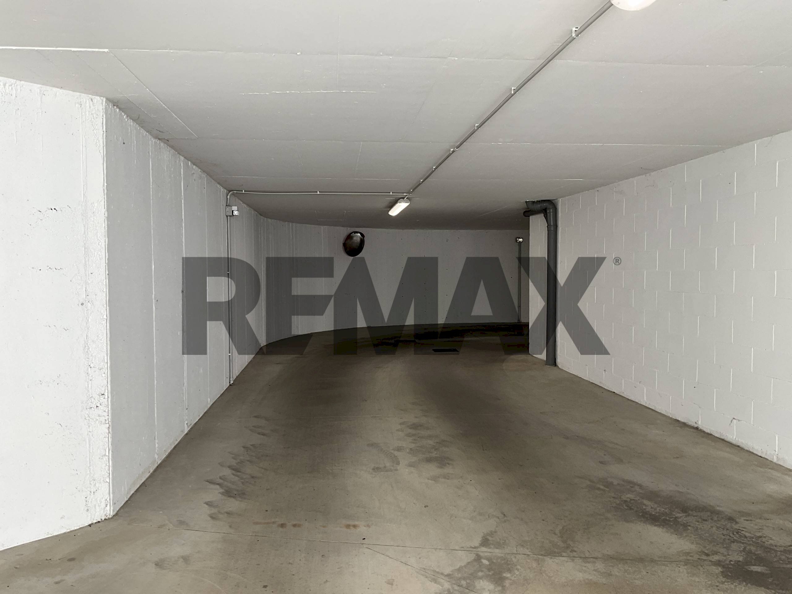 Parcheggio - Box Via Gran Sasso
SNC, Arese - photo 2