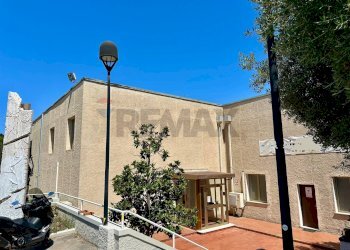 Edificio all\'aperto - Commercial Premises viale unità d'Italia
 
242, Piombino - photo 5