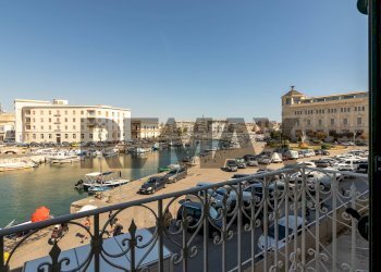 Vista dell\'acqua - Appartamento Piazza Emanuele Pancali
 
15, Siracusa - foto 1