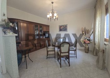 Sala da pranzo - Casa indipendente Via Colle Paradiso
 
17, Pescara - foto 16