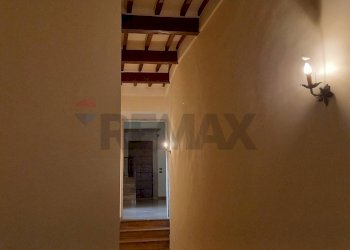Hall / corridoio - Three-room apartment Corso Garibaldi
 
81, Cingoli - photo 23