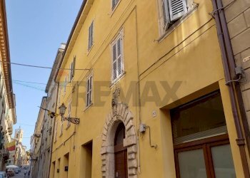 Edificio all\'aperto - Trilocale Corso Garibaldi
 
81, Cingoli - foto 1