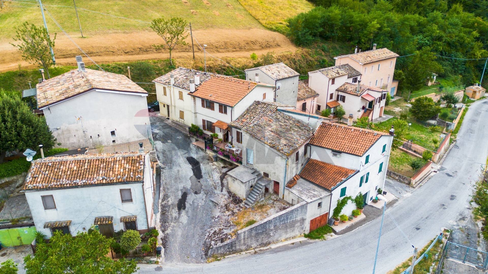 Casa all\'aperto - Casa semi indipendente Frazione San Giovanni
 
9, Fabriano - foto 1