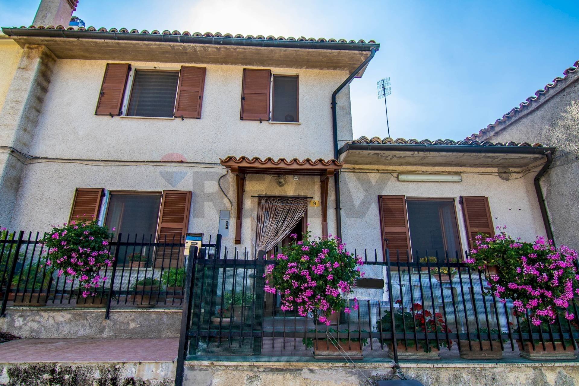 Casa all\'aperto - Casa semi indipendente Frazione San Giovanni
 
9, Fabriano - foto 2