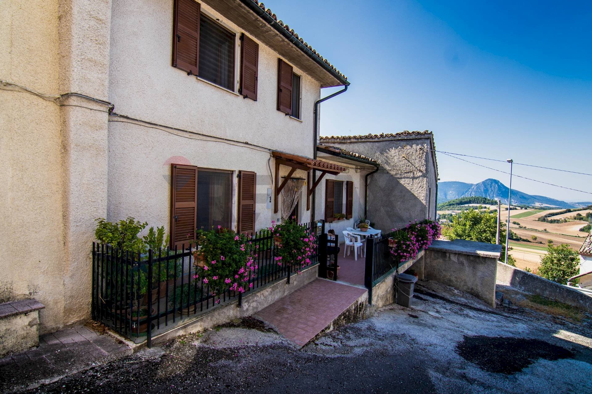 Casa all\'aperto - Casa semi indipendente Frazione San Giovanni
 
9, Fabriano - foto 3