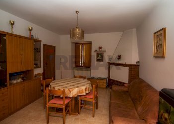 Sala da pranzo - Casa semi indipendente Frazione San Giovanni
 
9, Fabriano - foto 9