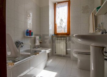Bagno - Casa semi indipendente Frazione San Giovanni
 
9, Fabriano - foto 16
