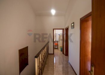 Hall / corridoio - Casa semi indipendente Frazione San Giovanni
 
9, Fabriano - foto 22
