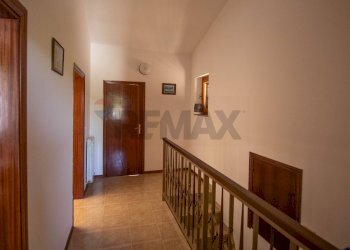 Hall / corridoio - Casa semi indipendente Frazione San Giovanni
 
9, Fabriano - foto 31