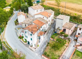 Casa all\'aperto - Casa semi indipendente Frazione San Giovanni
 
9, Fabriano - foto 46
