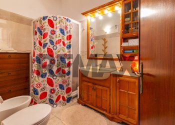 Bagno - Three-room apartment Via Degli Orti
 
24, Ischia di Castro - photo 15
