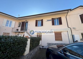 esterno - Four-room apartment Viale della stazione
 
177, Massa - photo 4