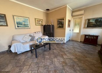 salotto - Four-room apartment Viale della stazione
 
177, Massa - photo 18