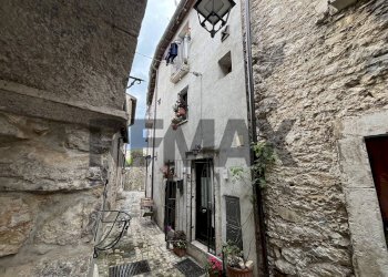 Edificio all\'aperto - Casa indipendente Via Stretta
 
61, Barrea - foto 1