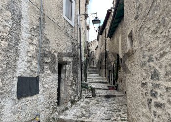 Edificio all\'aperto - Casa indipendente Via Stretta
 
61, Barrea - foto 4