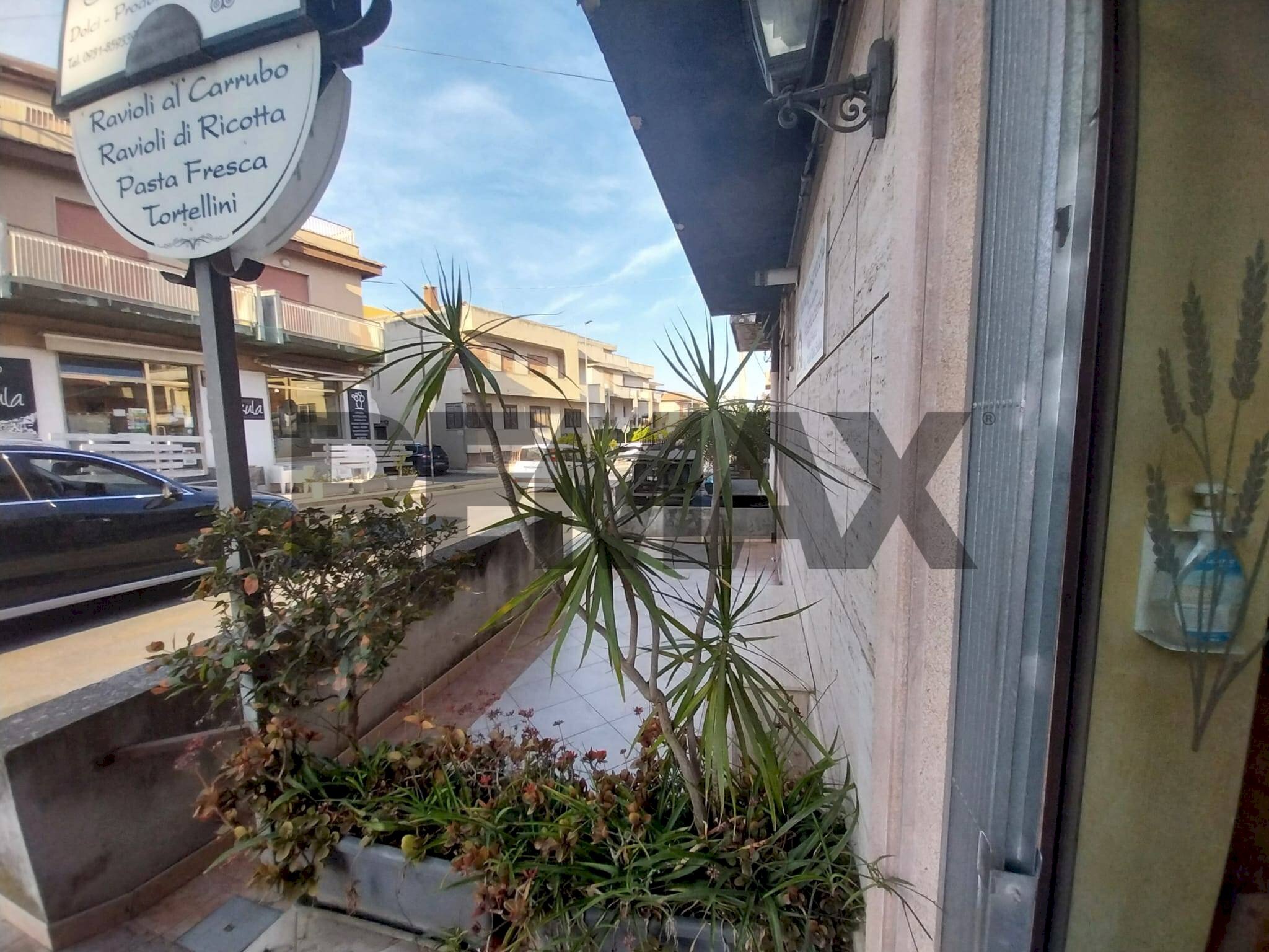 Edificio all\'aperto - Attività Commerciale via Sant'Alessandra
163, Rosolini - foto 2