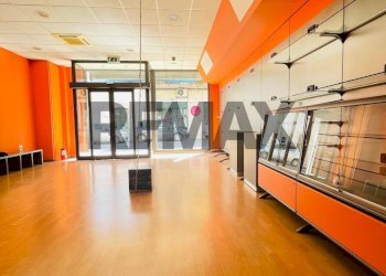 Ricezione / Lobby - Commercial Premises corso Cairoli
36-38, Rutigliano - photo 10