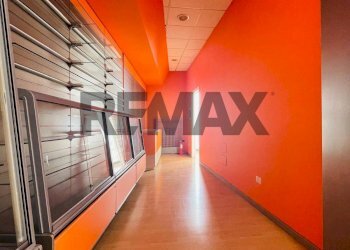 Hall / corridoio - Commercial Premises corso Cairoli
36-38, Rutigliano - photo 12