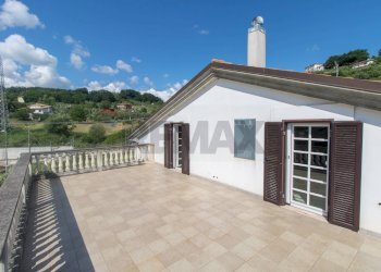 Terrazza - Villa via trasbordo
 
15, San Vito Chietino - foto 13
