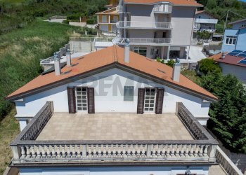 Edificio all\'aperto - Villa via trasbordo
 
15, San Vito Chietino - foto 14