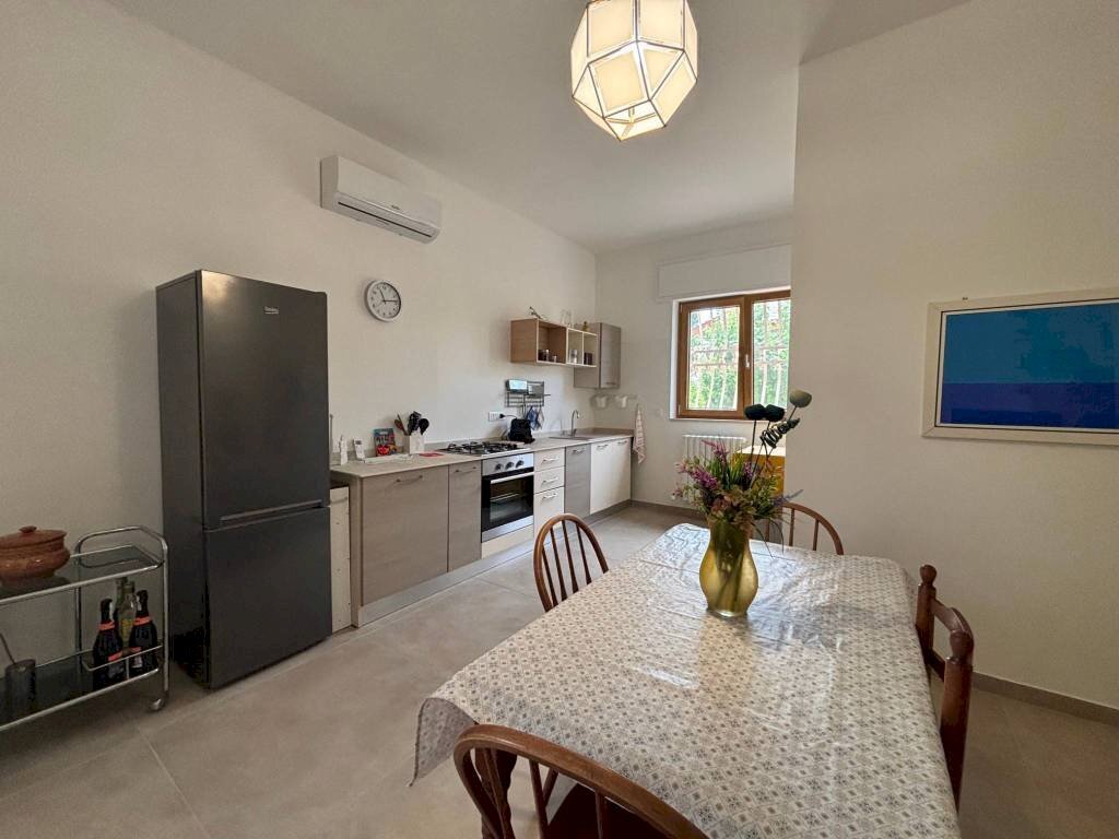 Cucina - Appartamento via Gabbiani, 5, Leporano - foto 1