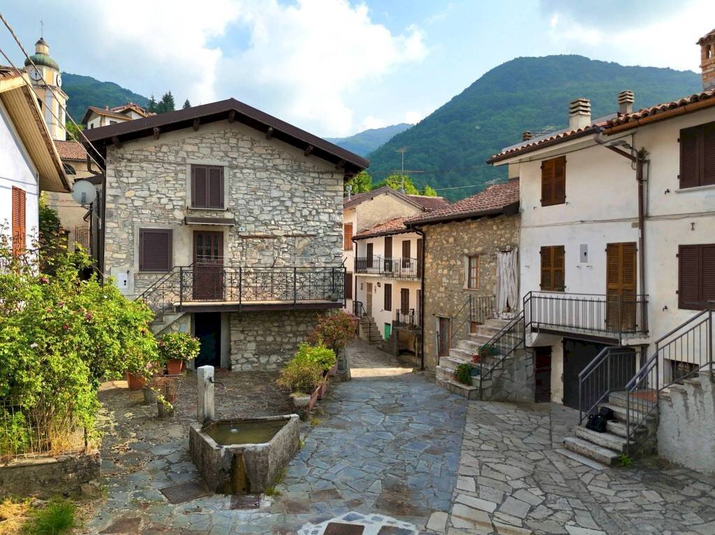 Facciata - Rustico Frazione Salogni, Fabbrica Curone - foto 2