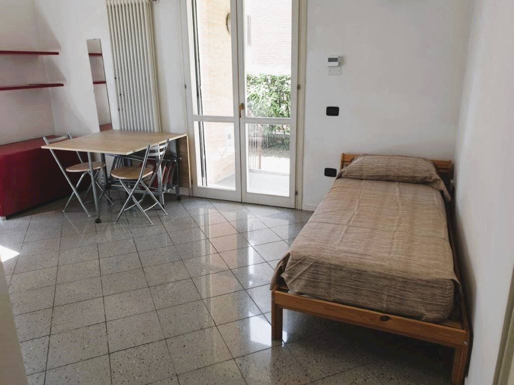 Camera da letto - Appartamento via Clemente Bondi, 20, Parma (zona San Lazzaro) - foto 3