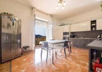Cucina - Quadrilocale via Aurelio Robino, Genova (zona Marassi) - foto 2
