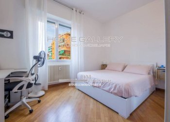 Camera da letto - Quadrilocale via Aurelio Robino, Genova (zona Marassi) - foto 19
