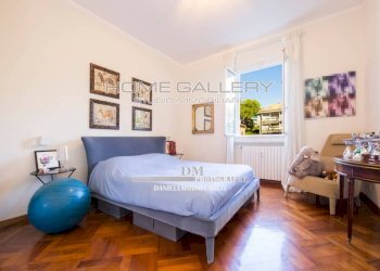 Camera da letto - Appartamento via Giordano Bruno, Genova (zona Albaro) - foto 16