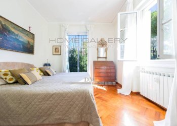Camera da letto - Appartamento via Giordano Bruno, Genova (zona Albaro) - foto 19