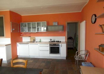 Cucina - Villa via Vittorio Emanuele, Castiglione Falletto - photo 8