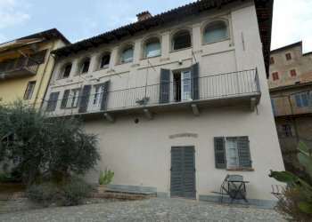 Facciata - Villa via Vittorio Emanuele, Castiglione Falletto - photo 26