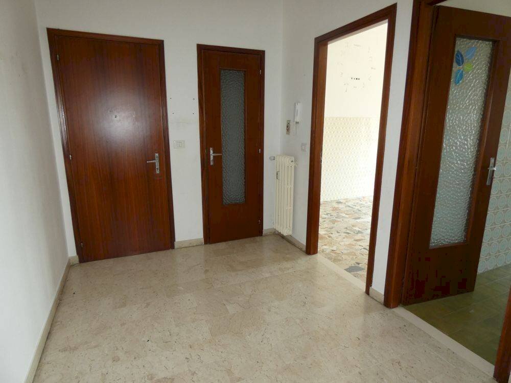 Ingresso - Quadrilocale via Mario Viglino, Alba - foto 2