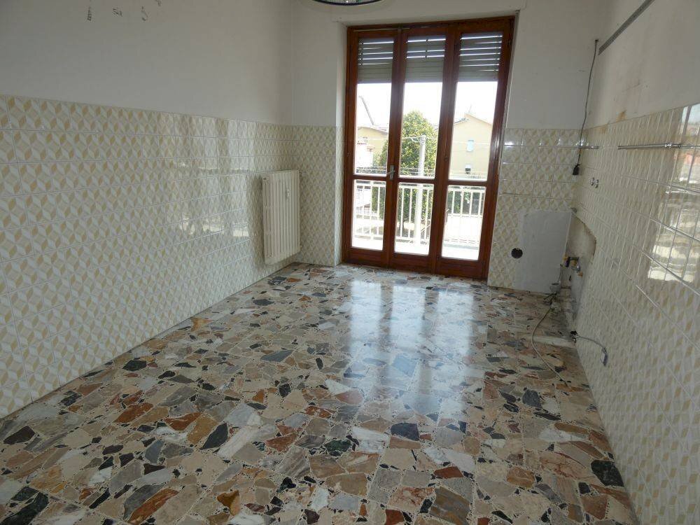 Cucina - Quadrilocale via Mario Viglino, Alba - foto 3