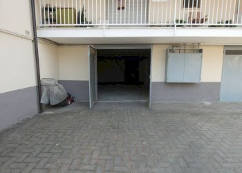Cortile interno - Quadrilocale via Mario Viglino, Alba - foto 21
