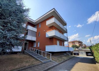 Facciata - Appartamento via Filippo Turati, 14, Rivarolo Canavese - foto 4