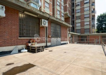 Cortile interno - Magazzino via Schio, 11, Torino (zona Aurora) - foto 18