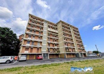 Facciata - Four-room apartment via Dante 4, Cascinette d'Ivrea - photo 1