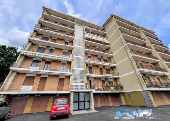 Facciata - Four-room apartment via Dante 4, Cascinette d'Ivrea - photo 2