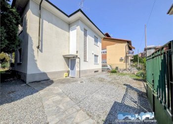 Cortile interno - Villa via Bertarione 1, Ivrea - foto 4